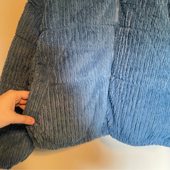 WILD FABLE BLUE FAUX FUR JACKET - Picture 5 of 12